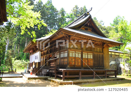 會津的守護神,位於福島縣豬苗代町峰山的羽日津神社 會津的守護神,位於福島縣豬苗代町峰山的羽日津神社 127020485