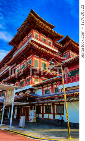 The Buddha Tooth Relic Temple is a Buddhist temple located in the Chinatown district of Singapore. 127020522
