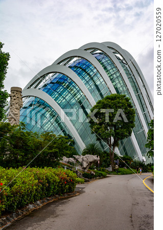 SINGAPORE - April 8 2025: View of Gardens by the Bay and Marina Bay Sands in Singapore SINGAPORE - April 8 2025: View of Gardens by the Bay and Marina Bay Sands in Singapore 127020559