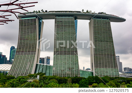 SINGAPORE - April 8 2025: View of Gardens by the Bay and Marina Bay Sands in Singapore SINGAPORE - April 8 2025: View of Gardens by the Bay and Marina Bay Sands in Singapore 127020575