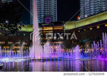 KUALA LUMPUR, MY - April 18, 2025: Petronas Twin Towers. Kuala Lumpur, Malaysia. KUALA LUMPUR, MY - April 18, 2025: Petronas Twin Towers. Kuala Lumpur, Malaysia. 127020846