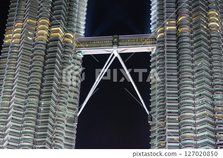 KUALA LUMPUR, MY - April 18, 2025: Petronas Twin Towers. Kuala Lumpur, Malaysia. 127020850