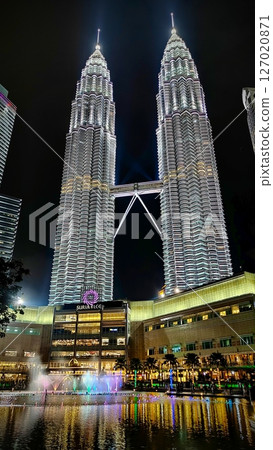 KUALA LUMPUR, MY - April 18, 2025: Petronas Twin Towers. Kuala Lumpur, Malaysia. 127020871
