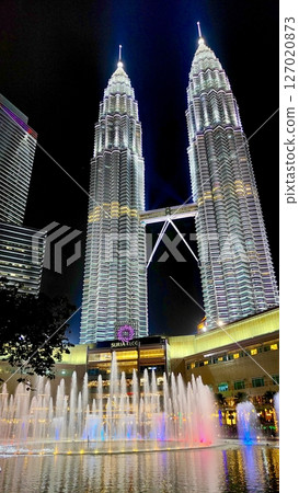 KUALA LUMPUR, MY - April 18, 2025: Petronas Twin Towers. Kuala Lumpur, Malaysia. 127020873