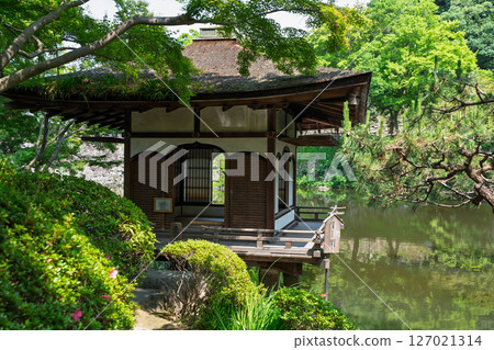 In summer, Wakayama Castle and Momijidani Garden, with Engyokaku tower floating on the pond. In summer, Wakayama Castle and Momijidani Garden, with Engyokaku tower floating on the pond. 127021314