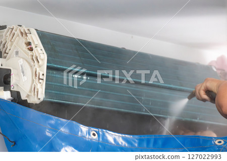 air conditioning cleaning service with water spray 127022993