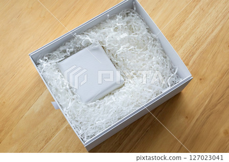 Eco friendly white paper wrap for product packaging parcel carton box Eco friendly white paper wrap for product packaging parcel carton box 127023041