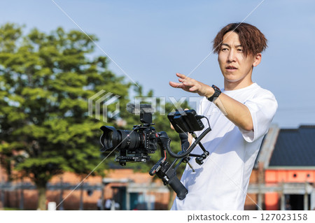 Video creators: Video shooting using gimbals 127023158