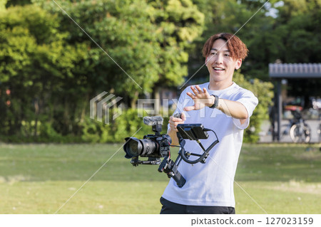 Video creators: Video shooting using gimbals 127023159