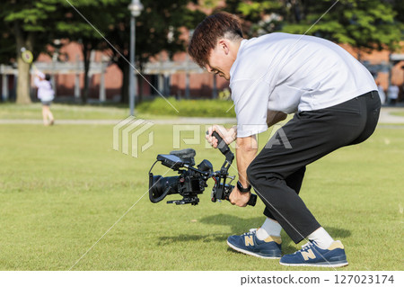 Video creators: Video shooting using gimbals 127023174