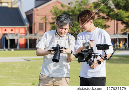 Video creators: Video shooting using gimbals Video creators: Video shooting using gimbals 127023179