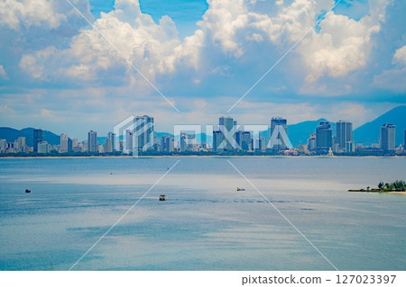 View from the island to the city. 127023397