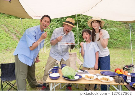 在營地拍攝的紀念照 127027802