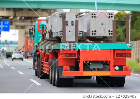 拖車圖像 127029402
