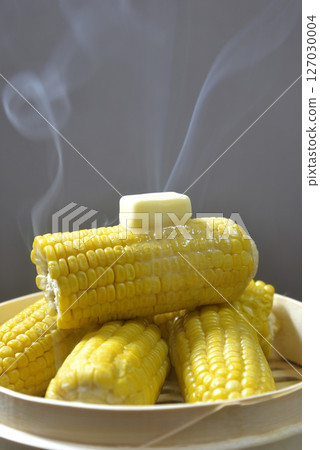 Cooking corn butter in a steamer with rising steam 127030004