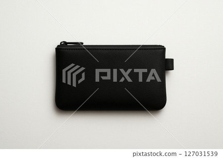 白色背景上一個簡單的黑色小袋 127031539