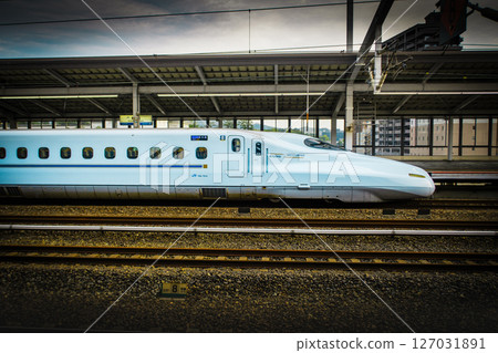 等待出發的山陽新幹線 127031891