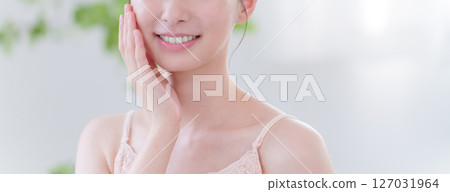 Young woman beauty skin care 127031964