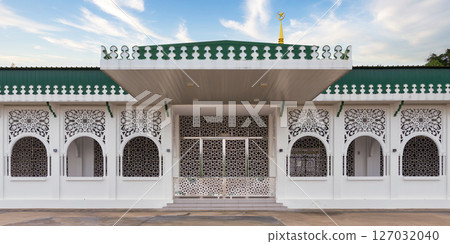 Exploring the Royal Mausoleum in Bandar Seri Begawan, Brunei Darussalam 127032040