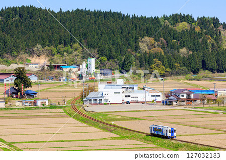 The Yuri Kogen Railway curves around the track and heads towards its final destination, Yajima Station. The Yuri Kogen Railway curves around the track and heads towards its final destination, Yajima Station. 127032183