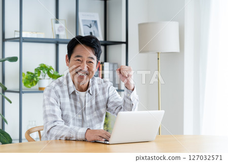 Middle-aged man using a computer Middle-aged man using a computer 127032571