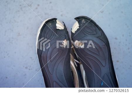 鞋墊腳趾處的洞 鞋墊腳趾處的洞 127032615