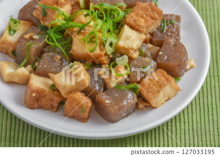 Konjac and deep-fried tofu stir-fried with oyster sauce Konjac and deep-fried tofu stir-fried with oyster sauce 127033195