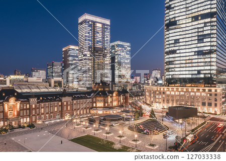 View of Tokyo Station and Marunouchi at dusk View of Tokyo Station and Marunouchi at dusk 127033338