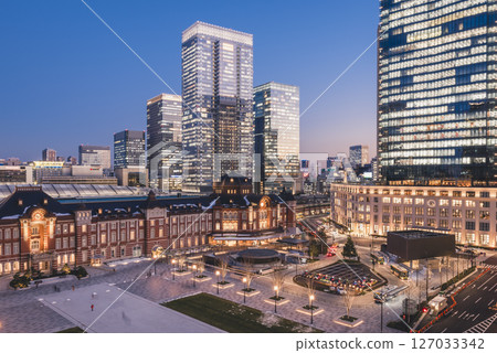 View of Tokyo Station and Marunouchi at dusk View of Tokyo Station and Marunouchi at dusk 127033342