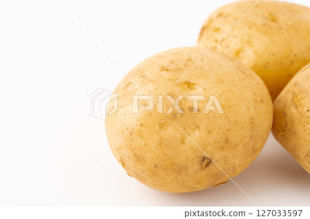 New potatoes (Baron) on white background 127033597