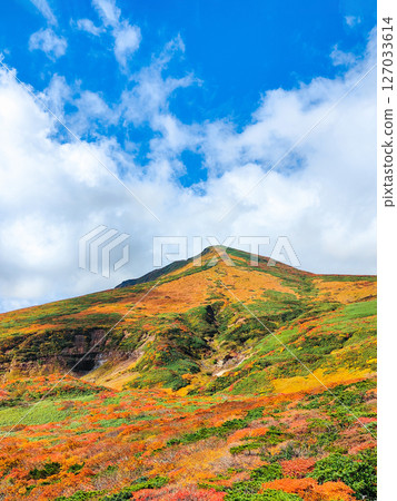 秋季攀登栗駒山(從東栗駒山眺望栗駒山) 秋季攀登栗駒山(從東栗駒山眺望栗駒山) 127033614