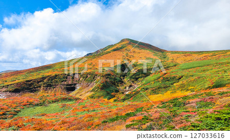 秋季攀登栗駒山(從東栗駒山眺望栗駒山) 秋季攀登栗駒山(從東栗駒山眺望栗駒山) 127033616