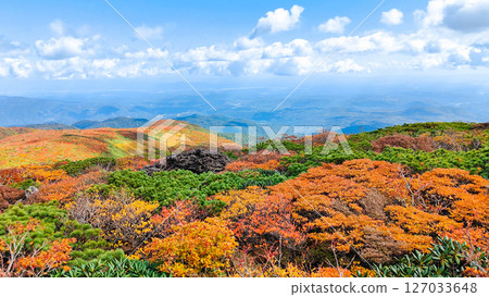 秋季攀登栗駒山（從東栗駒山眺望一關市） 127033648