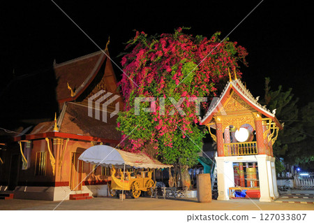 瑯勃拉邦的Wat Saen 127033807