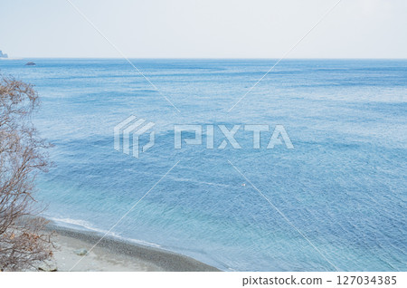 佐渡:千鳥賀岩小濱的海面 佐渡:千鳥賀岩小濱的海面 127034385