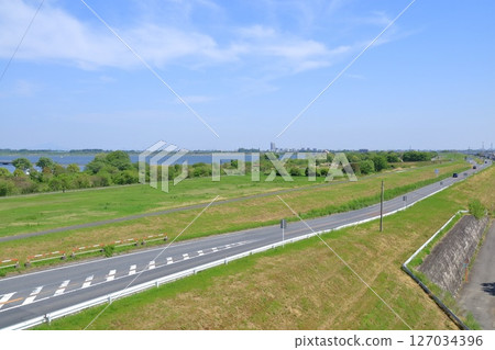 View from the Kazowatarase Observatory at the Roadside Station in Kazo City, Saitama Prefecture 127034396