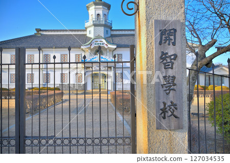 長野縣松本市國寶級舊開智學校校舍及其像徵明治維新建築的大門和門廊的圖片(5) 長野縣松本市國寶級舊開智學校校舍及其像徵明治維新建築的大門和門廊的圖片(5) 127034535
