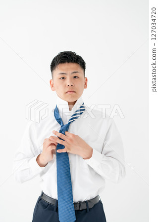 年輕人打領帶商務 127034720