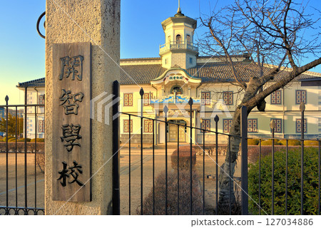 Image of the national treasure, the former Kaichi School building, in Matsumoto, Chubu region; the gate and carriage porch dyed sepia-toned by the setting sun, Matsumoto City, Nagano Prefecture (2) 127034886