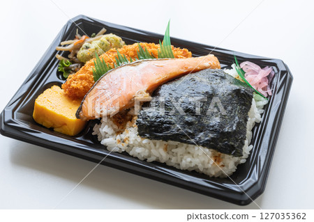 鮭魚海藻便當、便利商店便當 鮭魚海藻便當、便利商店便當 127035362