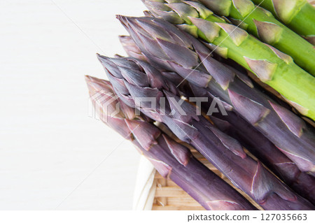 Purple and green asparagus Purple and green asparagus 127035663