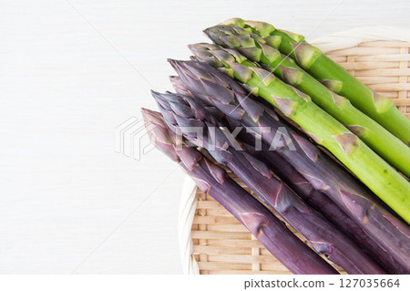 紫色和綠色蘆筍 127035664