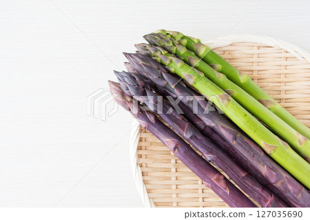 Purple and green asparagus 127035690