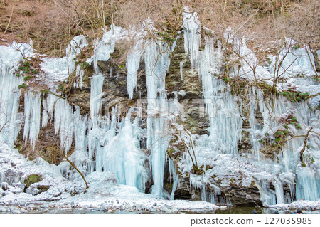Icicles of Misotsuchi in Otaki, Chichibu City, Saitama Prefecture 127035985