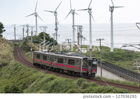 Sea of Japan and Uetsu Line trains, Yuza Town, Yamagata Prefecture 127036293
