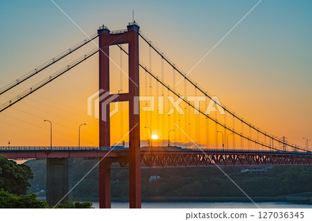 (長崎縣)黎明時分的平戶橋 (長崎縣)黎明時分的平戶橋 127036345