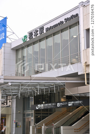 Matsumoto Station in the Chubu region - Matsumoto Castle, the former Kaichi School, and the station at the entrance to the Shinshu region (Matsumoto City, Nagano Prefecture) (2) 127036476