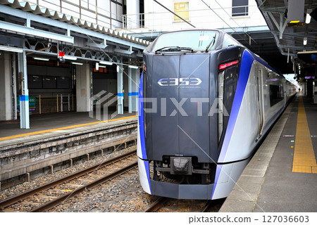 中部地區松本站 - 在松本站等待上車的遊客 - 連接東京和信州的熱門列車“特快列車‘Azusa’”長野縣松本市（2） 127036603