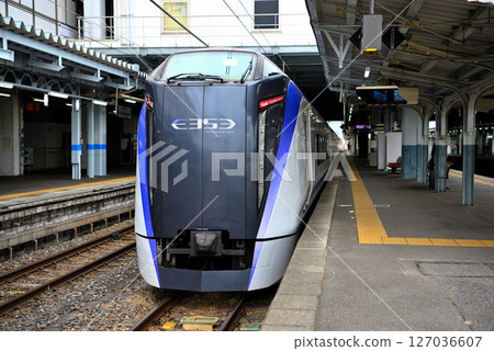 中部地區松本站 - 在松本站等待登車的遊客 - 連接東京和信州的熱門列車“特快列車‘Azusa’” (6) 127036607