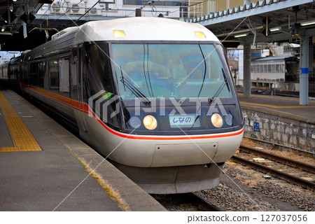 Popular train bound for Nagano, Matsumoto Station, Chubu region, Wide View Shinano express train connecting Nagoya and Shinshu, Matsumoto City, Nagano Prefecture (4) Popular train bound for Nagano, Matsumoto Station, Chubu region, Wide View Shinano express train connecting Nagoya and Shinshu, Matsumoto City, Nagano Prefecture (4) 127037056